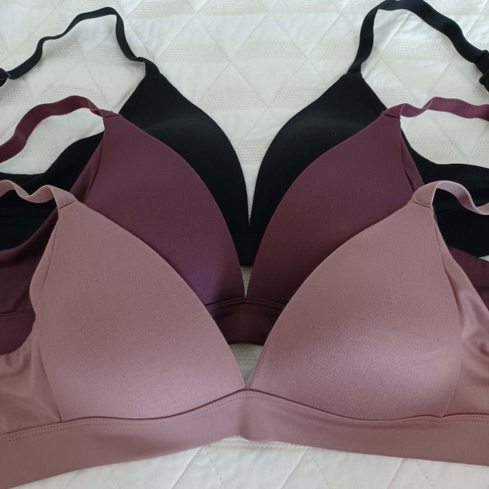 Set of 3 wire free bras 34A adjustable straps